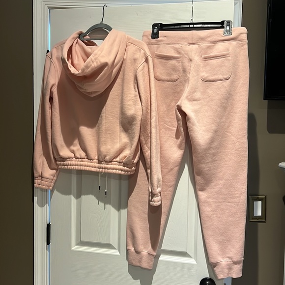 Light Pink lounge set worn once - Picture 2 of 5